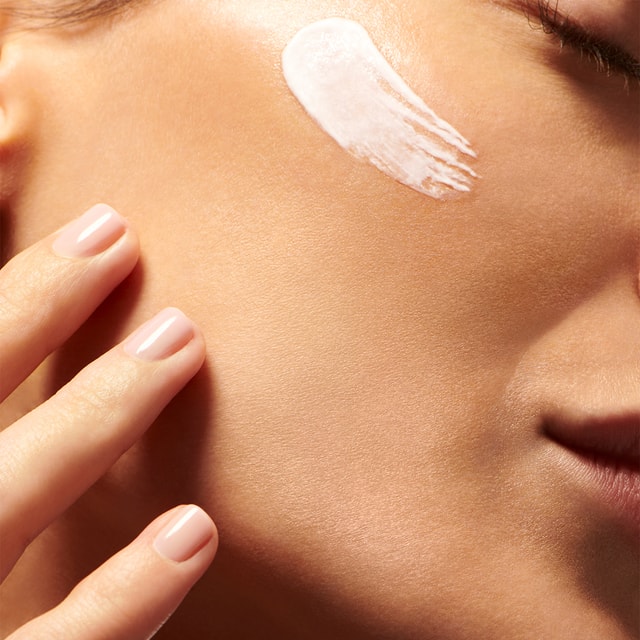 Soins solaires anti-âge